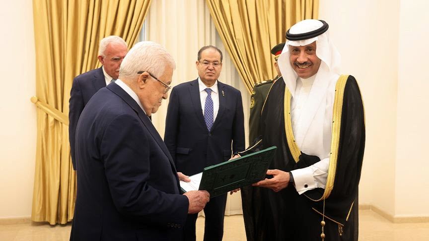  أول سفير سعودي في فلسطين يسلم أوراق اعتماده لـ«أبو مازن»